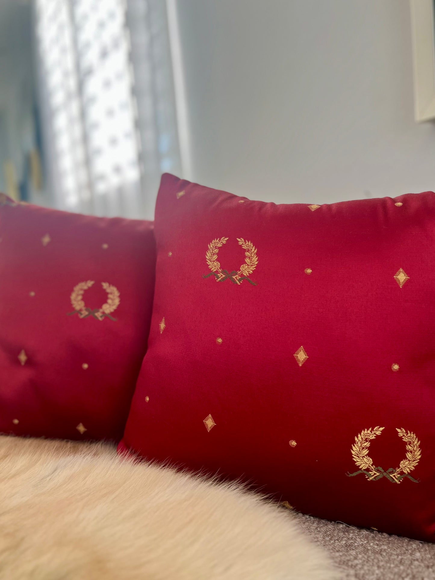 Golden Garlands Pillow Cover