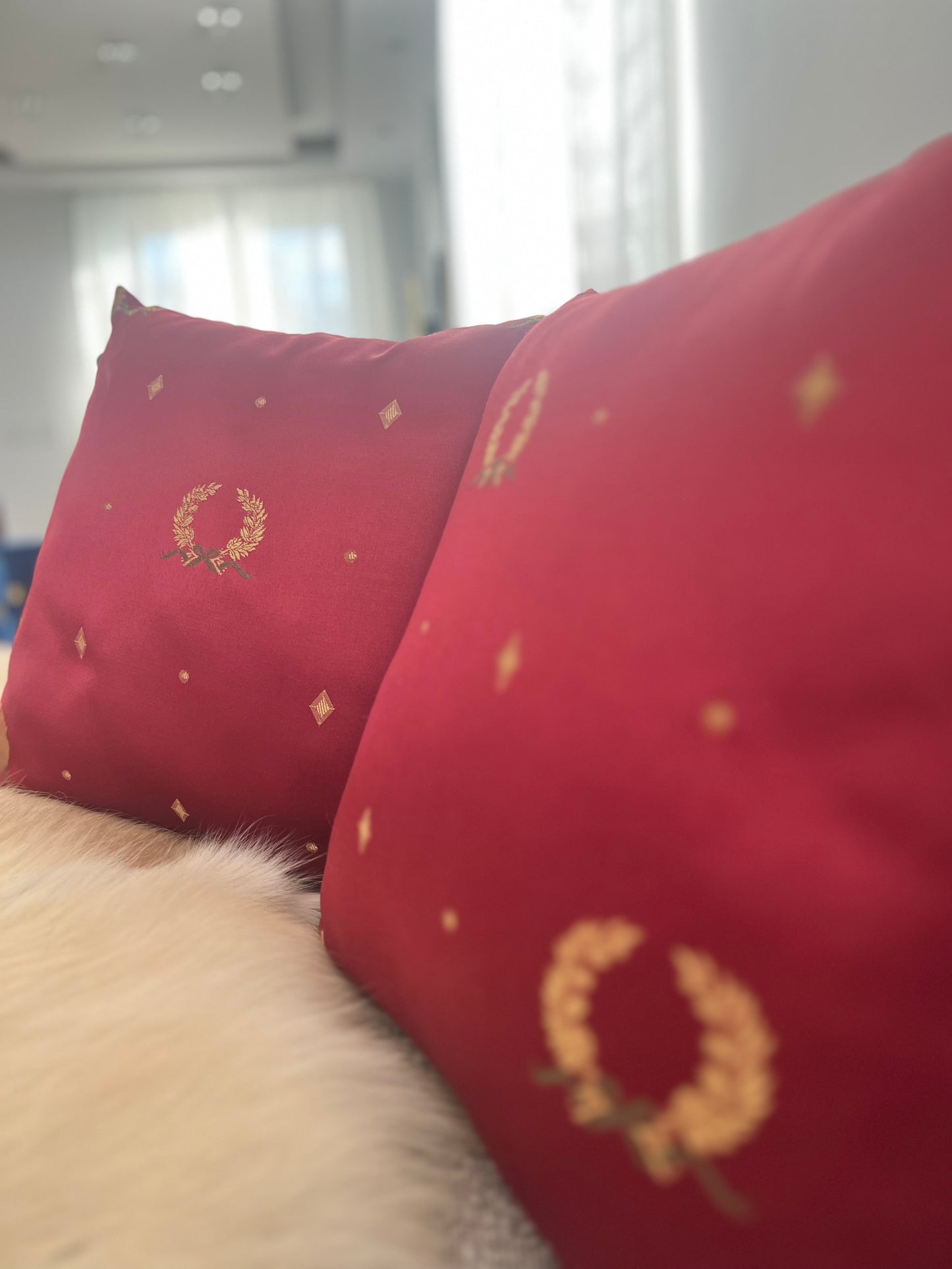 Golden Garlands Pillow Cover