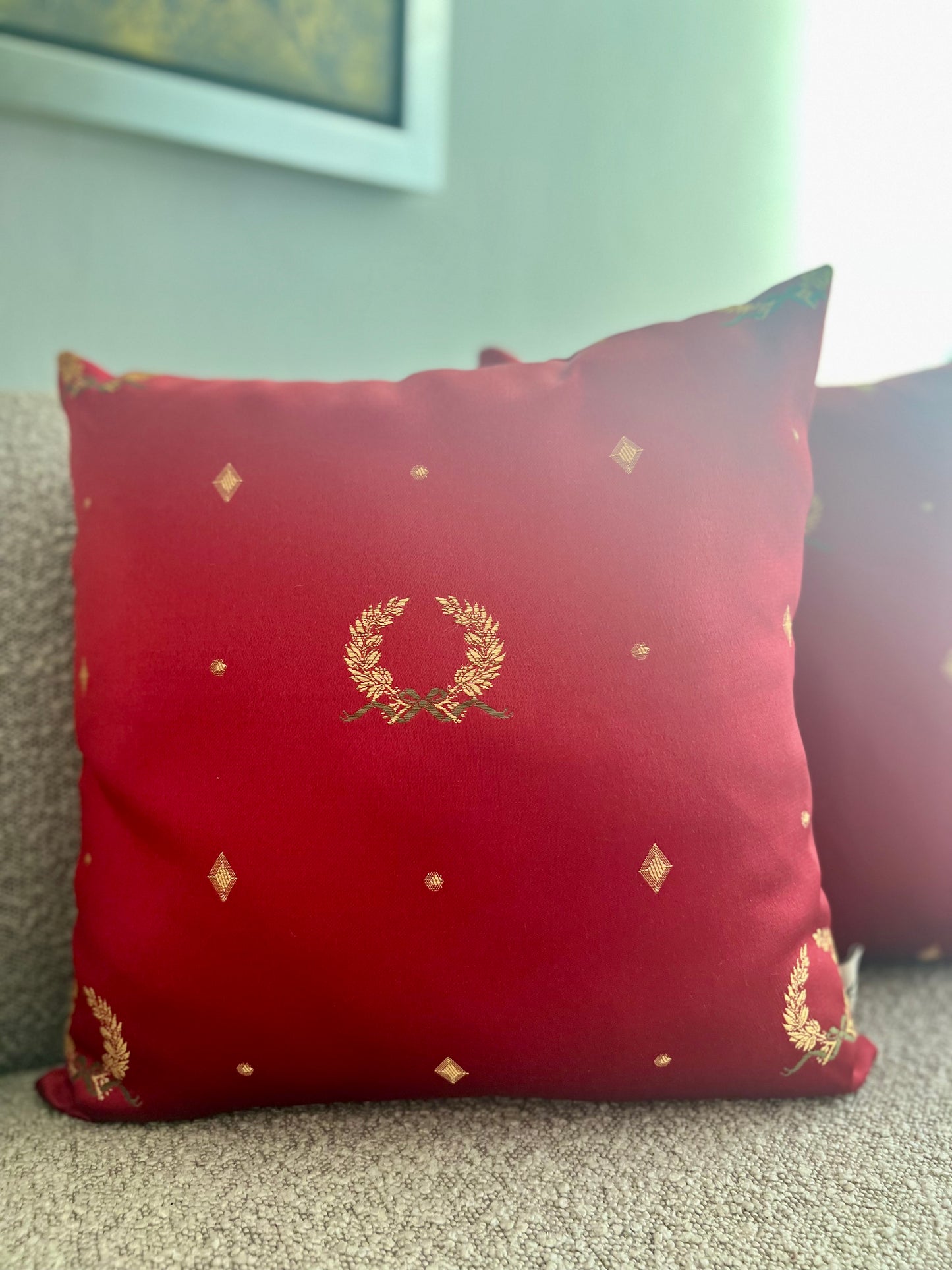 Golden Garlands Pillow Cover