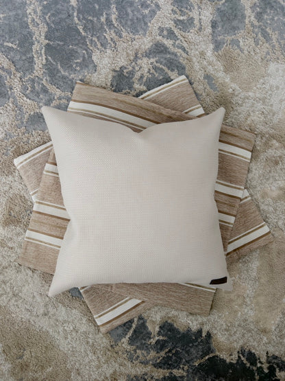 Funda de almohada color crema y beige