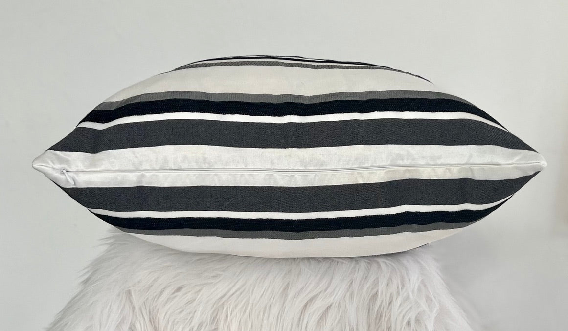 Funda de almohada de rayas en blanco y negro de 20 x 20 pulgadas